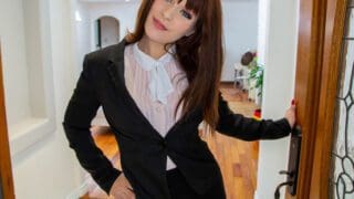 Kiara Edwards shows off her assets