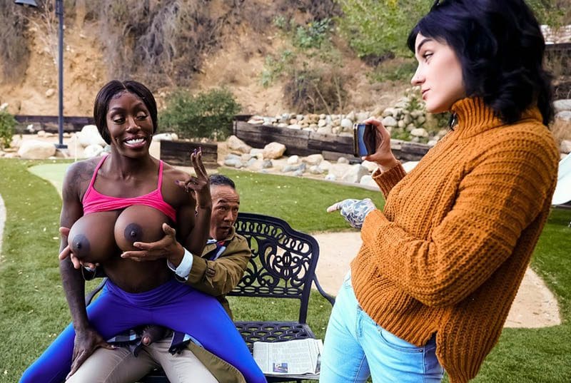 Flasher meets thirsty jogging nymph Ebony Mystique